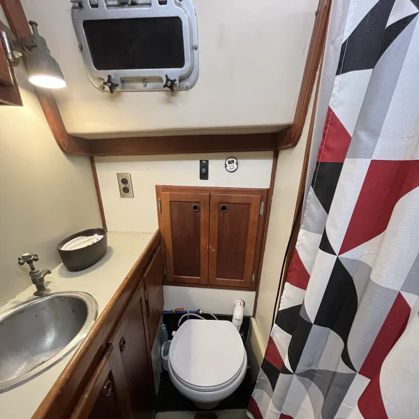The head - probably the nicest bathroom on any 36ft monohull